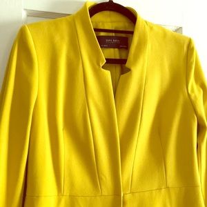 Yellow top coat